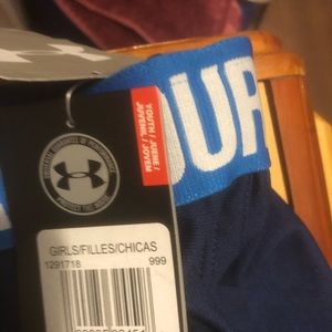 Under Armour Bottoms - NWT Youth XLarge Under Armour Shorts Under Armour Bottoms - NWT Youth XLarge Under Armour Shorts